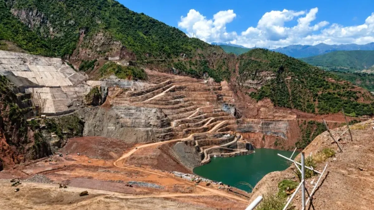 ရိုဂွန်ဆည်သို့ သွားရာလမ်း၊ တာဂျစ်ကစ္စတန်၏ ‘အကြီးမားဆုံး အိပ်မက်’