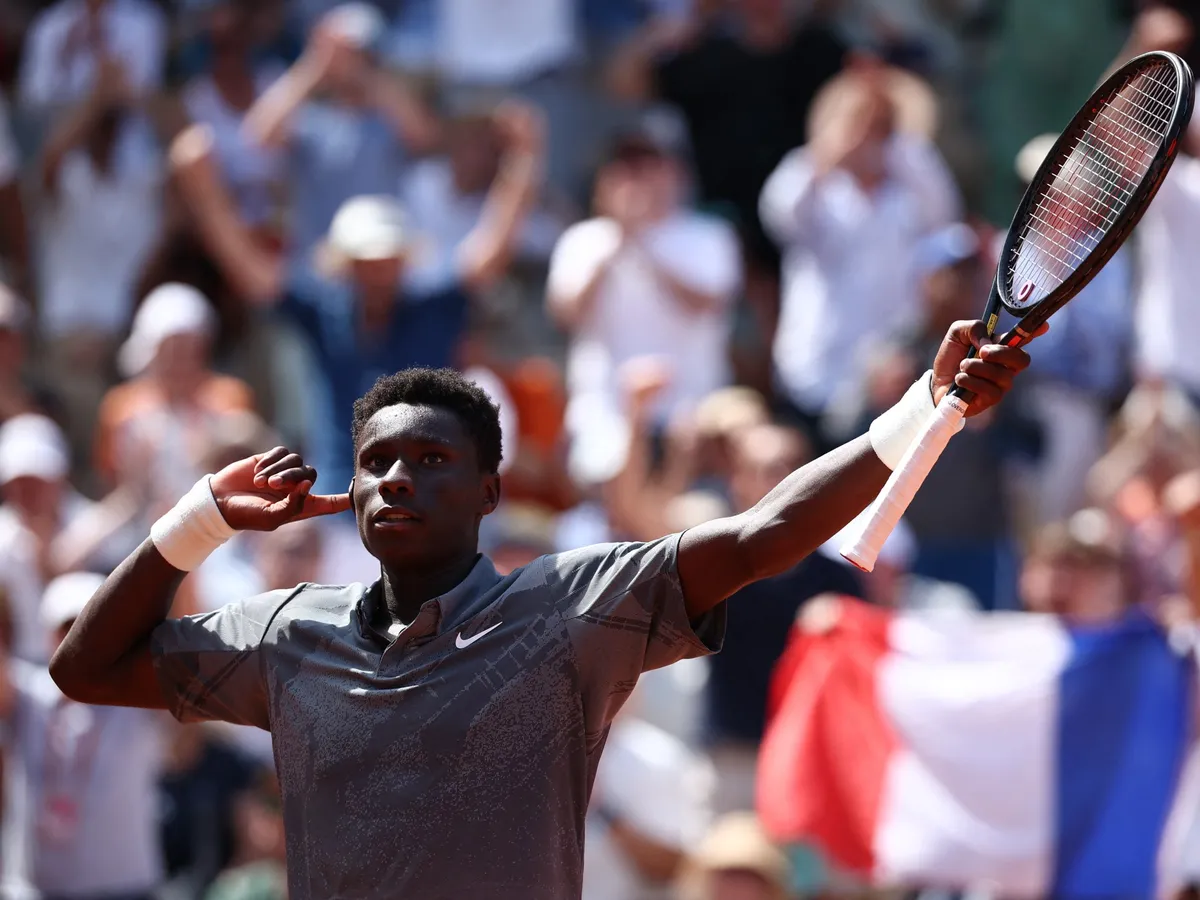 ဆယ်ကျော်သက် Kouame, French Open တွင် Vallejo ကို အနိုင်ယူကာ ၂၃ နှစ်ကြာ Nadal စံချိန်ကို လိုက်မီ။