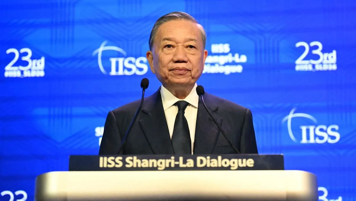 ကြည့်။ ဗီယက်နမ်သမ္မတ တိုလမ် စင်ကာပူ ရှန်ဂရီလာ ဆွေးနွေးပွဲ၌ အဓိကမိန့်ခွန်းပြော။