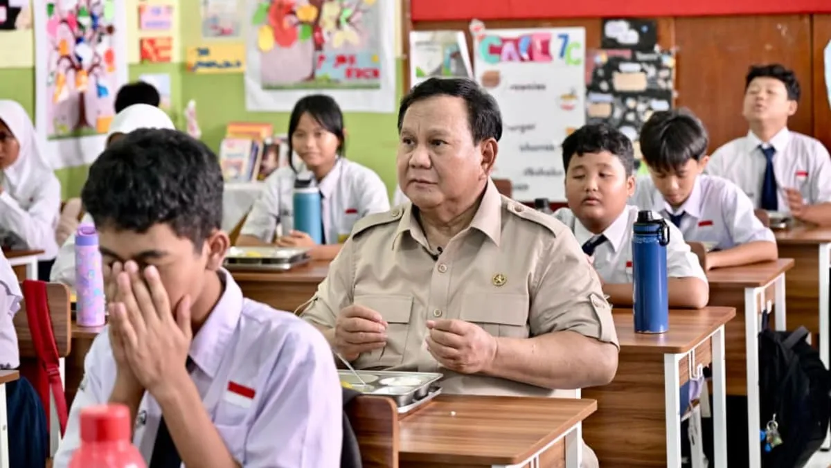 အင်ဒိုနီးရှား၏ အခမဲ့အစားအစာအစီအစဉ်သည် လာဘ်စားမှုစုံစမ်းစစ်ဆေးမှုနှင့် ရင်ဆိုင်ရသော်လည်း ပရာဘိုဝိုက ဆက်လက်တွန်းအားပေးမည်။