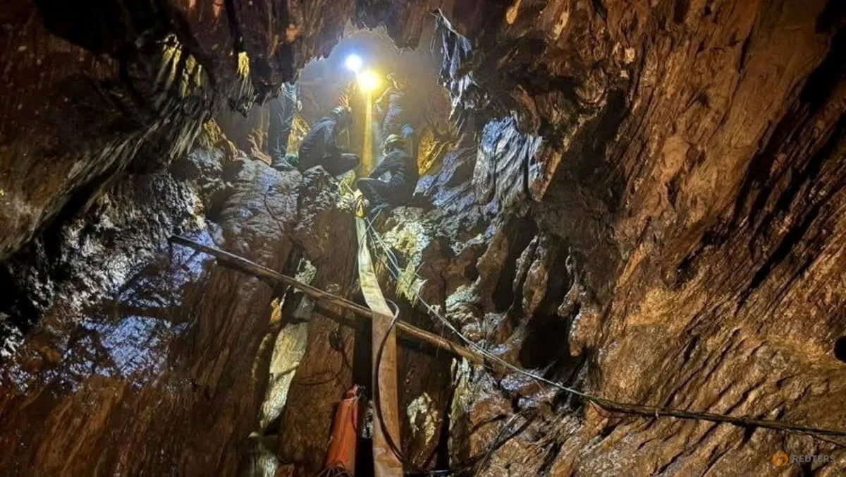 ကယ်ဆယ်ရေးသမားများ လာအိုဂူထဲ ပျောက်ဆုံးနေသည့် နောက်ဆုံးကျန် အမျိုးသားနှစ်ဦးကို ရှာဖွေမှု ရပ်ဆိုင်း