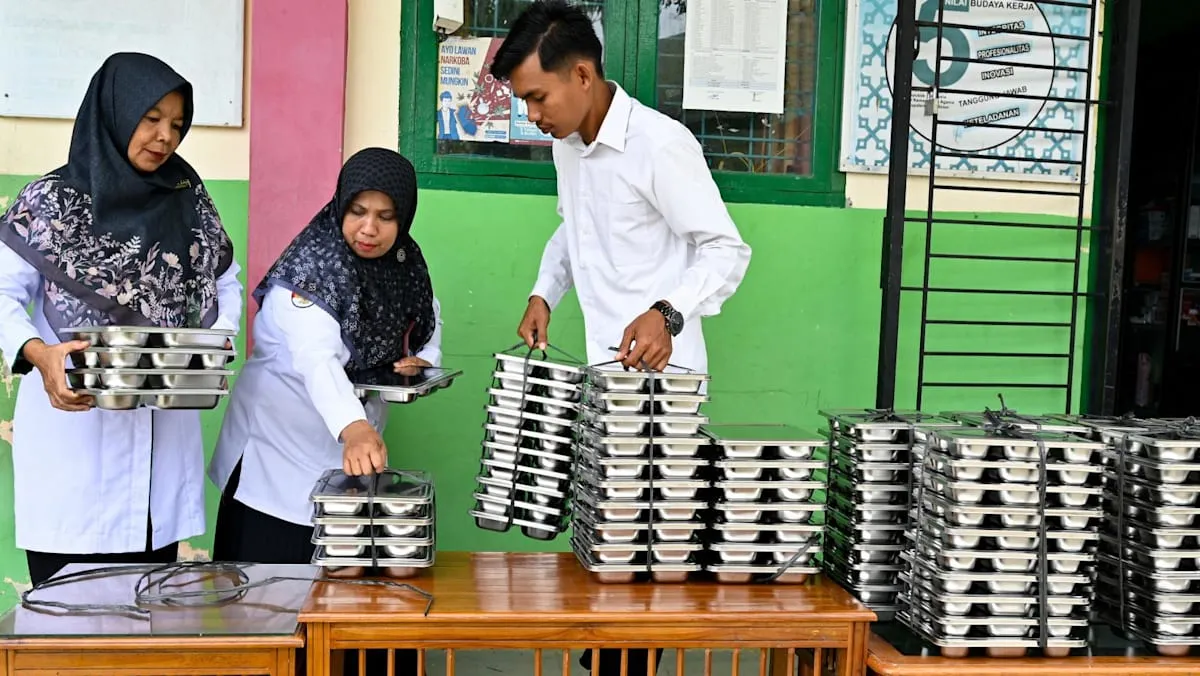 စုံစမ်းစစ်ဆေးသူများက ရုံးကို ဝင်ရောက်စီးနင်းစဉ် အင်ဒိုနီးရှား အခမဲ့အစားအစာအေဂျင်စီရုံး ပိတ်ဆို့ခံရ
