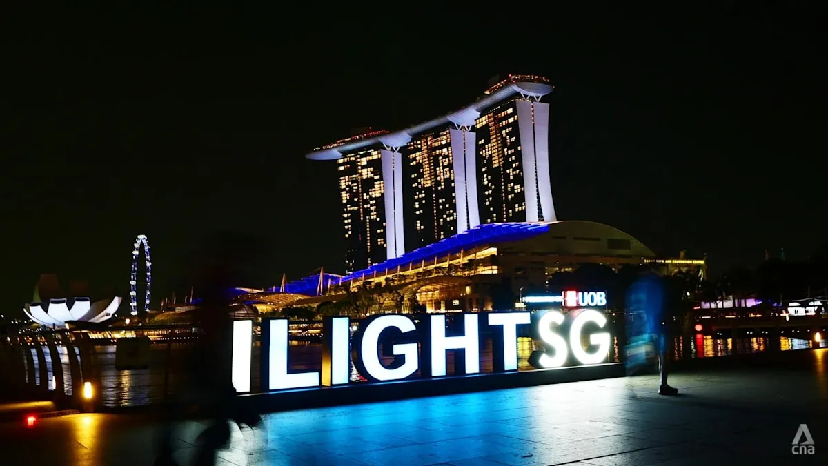 i Light စင်ကာပူ ပြန်လာပြီ၊ အလင်းအနုပညာ တပ်ဆင်မှု ၁၄ ခု၊ ဆိုင်းလန့်ဒစ္စကို စီတန်းလှည့်လည်ပွဲနှင့် ဂတ်စထရိုဘိစ်တို့ဖြင့်