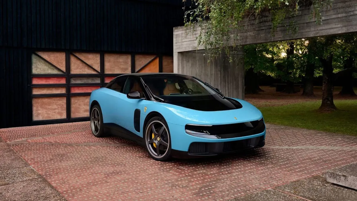 Ferrari ၏ ပထမဆုံး လျှပ်စစ်ကားသည် ရင်းနှီးမြှုပ်နှံသူများကို စိုးရိမ်ပူပန်စေခဲ့သော်လည်း Luce သည် ထင်ထားသည်ထက် စွန့်စားရမှု နည်းပါးနိုင်ပါသည်။