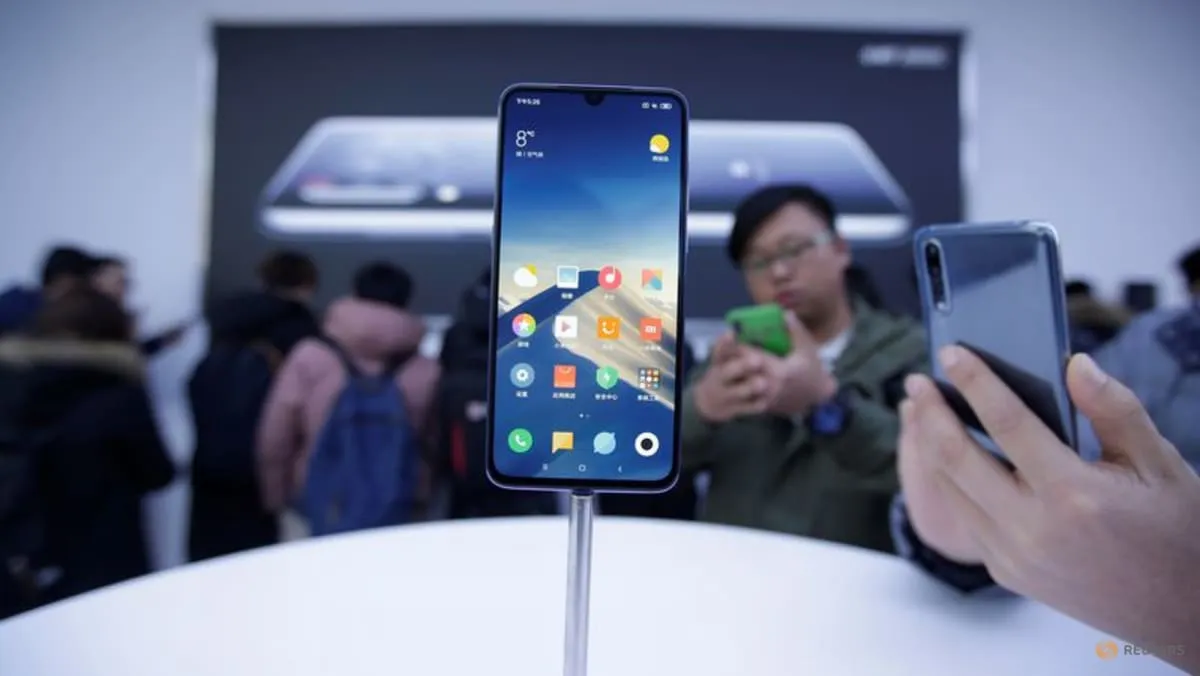 ချစ်ပ်ပြတ်လပ်မှု ပိုမိုဆိုးရွားလာသည်နှင့်အမျှ ကမ္ဘာ့စမတ်ဖုန်းဈေးကွက် စံချိန်တင် နှစ်စဉ်ကျဆင်းမှုနှင့် ရင်ဆိုင်ရ