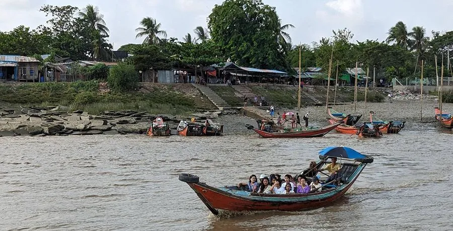 ရန်ကုန်-ဒလ စက်လှေတိမ်းမှောက်ပြီး လူ ၃ ဦး ပျောက်ဆုံးနေ