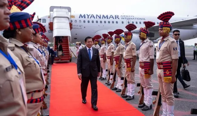 အိန္ဒိယဝန်ကြီးချုပ်နှင့် တွေ့ဆုံပြီး စစ်အာဏာရှင် ထွက်ပေါက်ရှာရန် အားထုတ်နေ