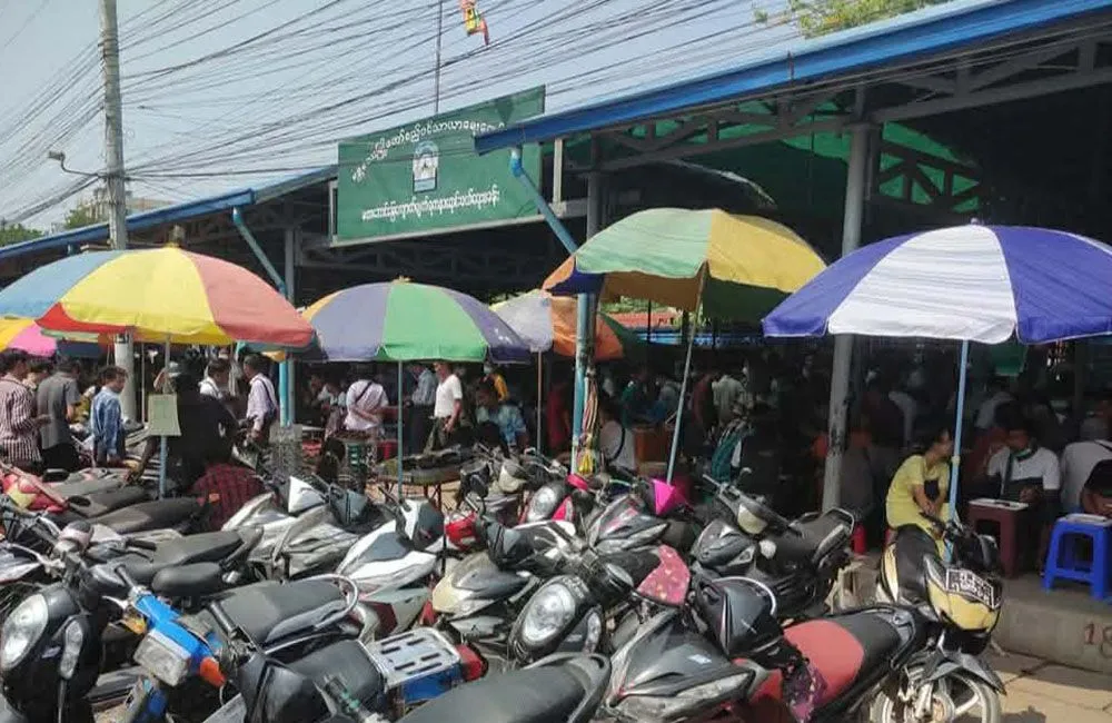 မဟာအောင်မြေ ကျောက်ဝိုင်းအနီးက အခန်း ၁၇၀ ကျော်ကို စစ်တပ်က အဓမ္မဖယ်ရှား