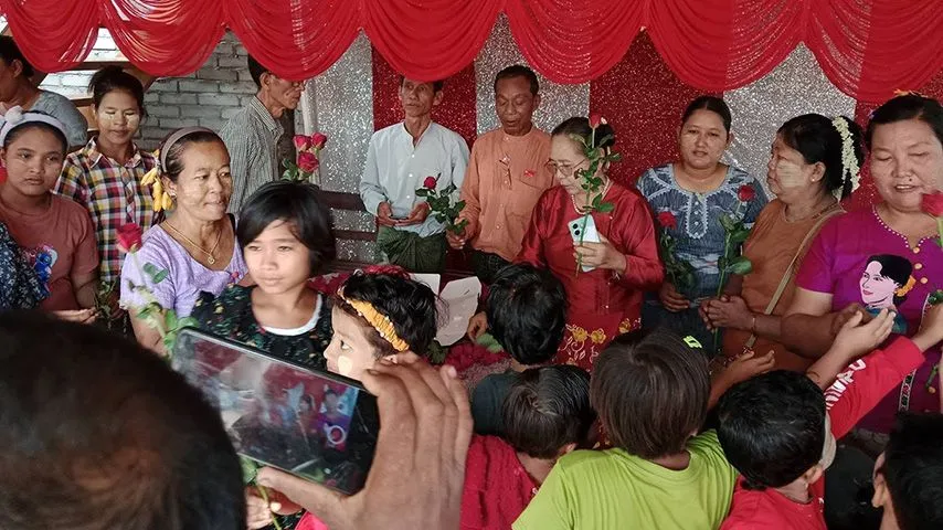 ဒေါ်အောင်ဆန်းစုကြည်မွေးနေ့ “နှင်းဆီသပိတ်”  ခင်ဦးမြို့နယ်တွင် ပြုလုပ်