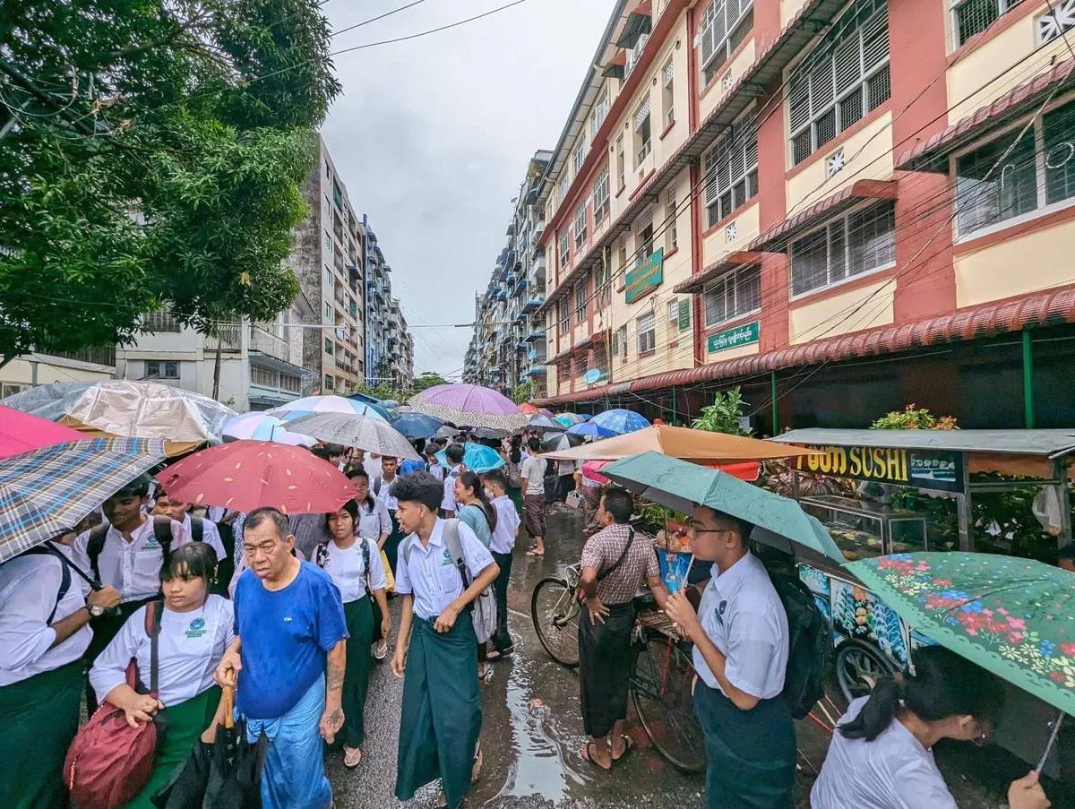 ရန်ကုန်တွင် ကျောင်းဆင်းချိန် မိုးကြိုးပစ်ခံရသဖြင့် ဆရာမနှင့် ကျောင်းသားအချို့ ဒဏ်ရာရ