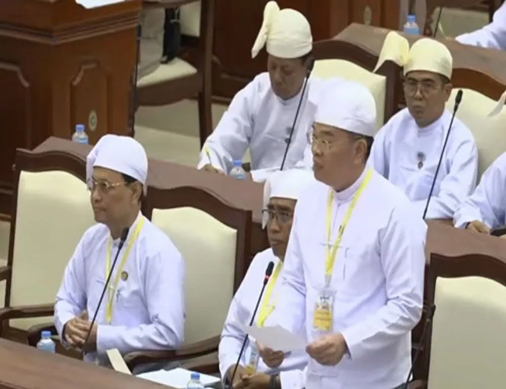 အရန်ဆီပြတ်လပ်မည်ကို စိုးရိမ်စရာမလိုဟု စစ်အာဏာရှင်ခန့် ဒုဝန်ကြီးပြော