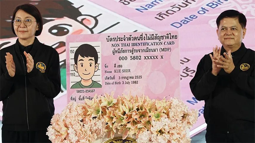 ထမ့်ဟင်ဒုက္ခသည်စခန်းတွင် ပန်းရောင်ကတ်များ စတင်ထုတ်ပေး
