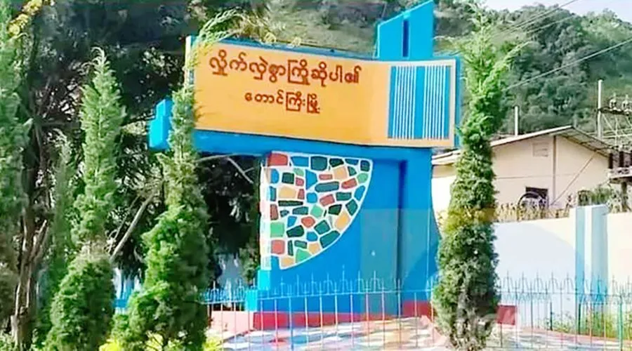 တောင်ကြီးတွင် ဖေ့စ်ဘွတ်ခ်ပေါ် ကွန်မန့်ရေးသားသူ အမျိုးသမီး ၁ ဦးကို စစ်တပ်က ဖမ်းဆီး
