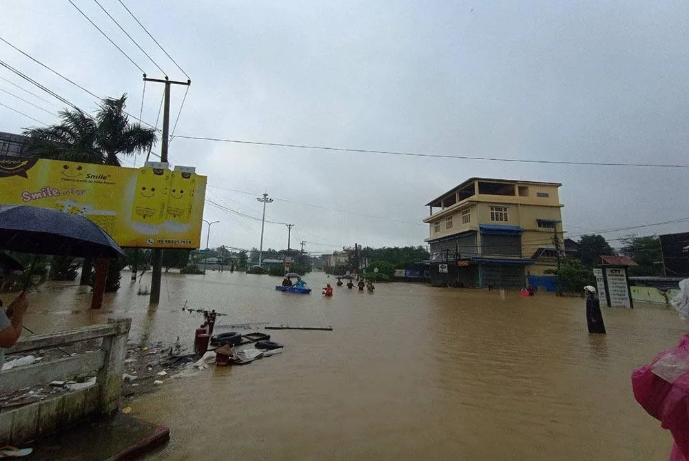 ဧရာဝတီမြစ်ရေတက်နေပြီး ရေကြီးမှုထပ်ကြုံမည်ကို မြစ်ကြီးနားမြို့ခံများ စိုးရိမ်
