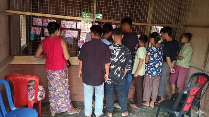 အာရက္ခလောင်ပေါ် စတင်ရောင်းချ၊ ထီထိုးသူ များပြားနေ
