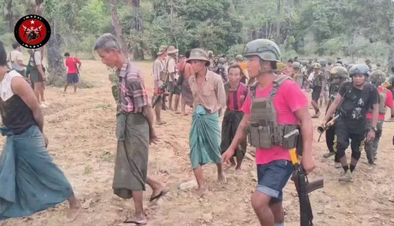 လက်နက်မချဘဲ ထွက်ပြေးသည့် ပျူစောထီး နှင့် မိသားစုဝင် ၇၀ ကျော်ကို အညာမြေတပ်ပေါင်းစု ဖမ်းဆီးထိန်းသိမ်း ၊ ဦးဆောင်သူ ၆ ဦး လွှတ်မြောက်နေဆဲ - BUR.MIZZIMA.COM