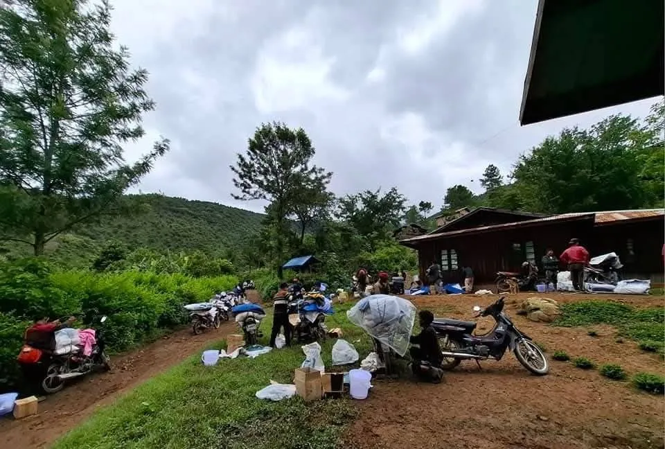 စစ်အုပ်စု ထိုးစစ်ကြောင့် မင်းတပ်နှင့် ဆောမြို့နယ်တို့တွင် ဒေသခံ ၁၄,၀၀၀ ဝန်းကျင် စစ်ဘေးတိမ်းရှောင်နေရ - BUR.MIZZIMA.COM