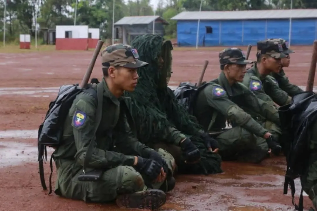 အဖမ်းခံရသည့် အင်းလေး PDF တပ်ဖွဲ့ဝင် ၂ ဦး ညောင်ရွှေရဲစခန်းတွင် ထိန်းသိမ်းခံထားရ - BUR.MIZZIMA.COM