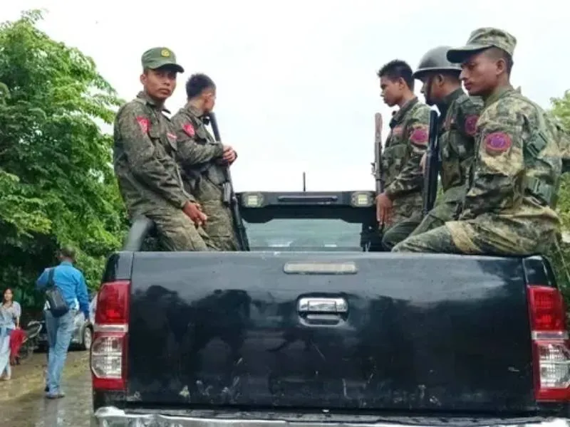 ရမ်းဗြဲကို စစ်အုပ်စုက လေကြောင်း၊ ရေကြောင်း ပူးပေါင်း၍ အပြင်းအထန် ထိုးစစ်ဆင် - BUR.MIZZIMA.COM