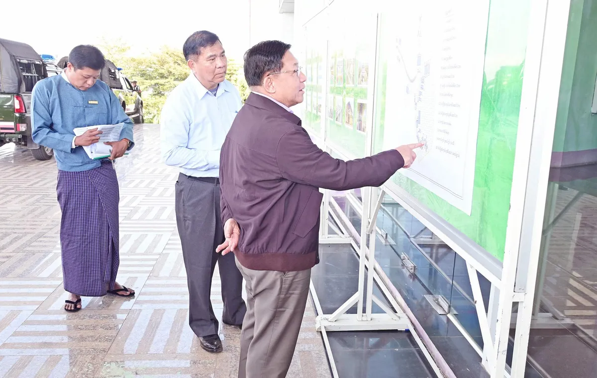 ပြင်ဦးလွင် ရတနာပုံမြို့သစ်စီမံကိန်းအနီး ဆိုင်ခန်းနှင့်နေအိမ်အချို့ကို ဖယ်ရှား