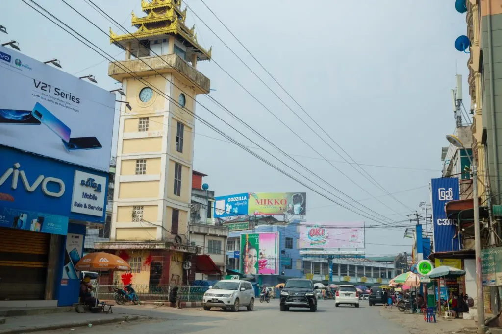 မူဆယ်ဒေသခံများထံ လက်နက်ကိုင်တပ်ဖွဲ့ပေါင်းစုံ ဆက်ကြေးကောက်ခံ