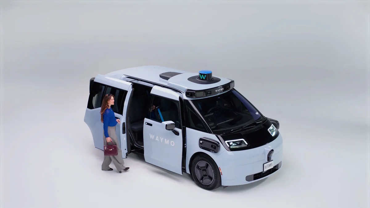 ဝေမို (Waymo) ၏ တရုတ်နိုင်ငံထုတ် စက်ရုပ်တက္ကစီအသစ် အိုဂျိုင်း (Ojai) ရောက်ရှိလာပါပြီ။