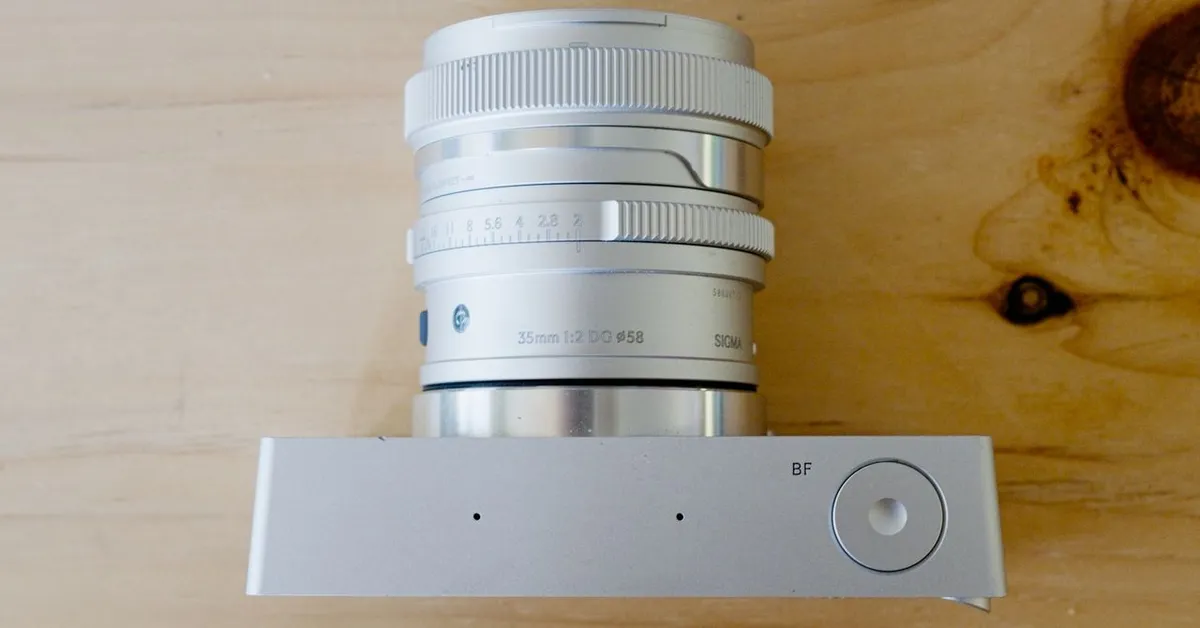Sigma BF ကင်မရာသည် လှပစွာ လက်တွေ့မကျပေ။